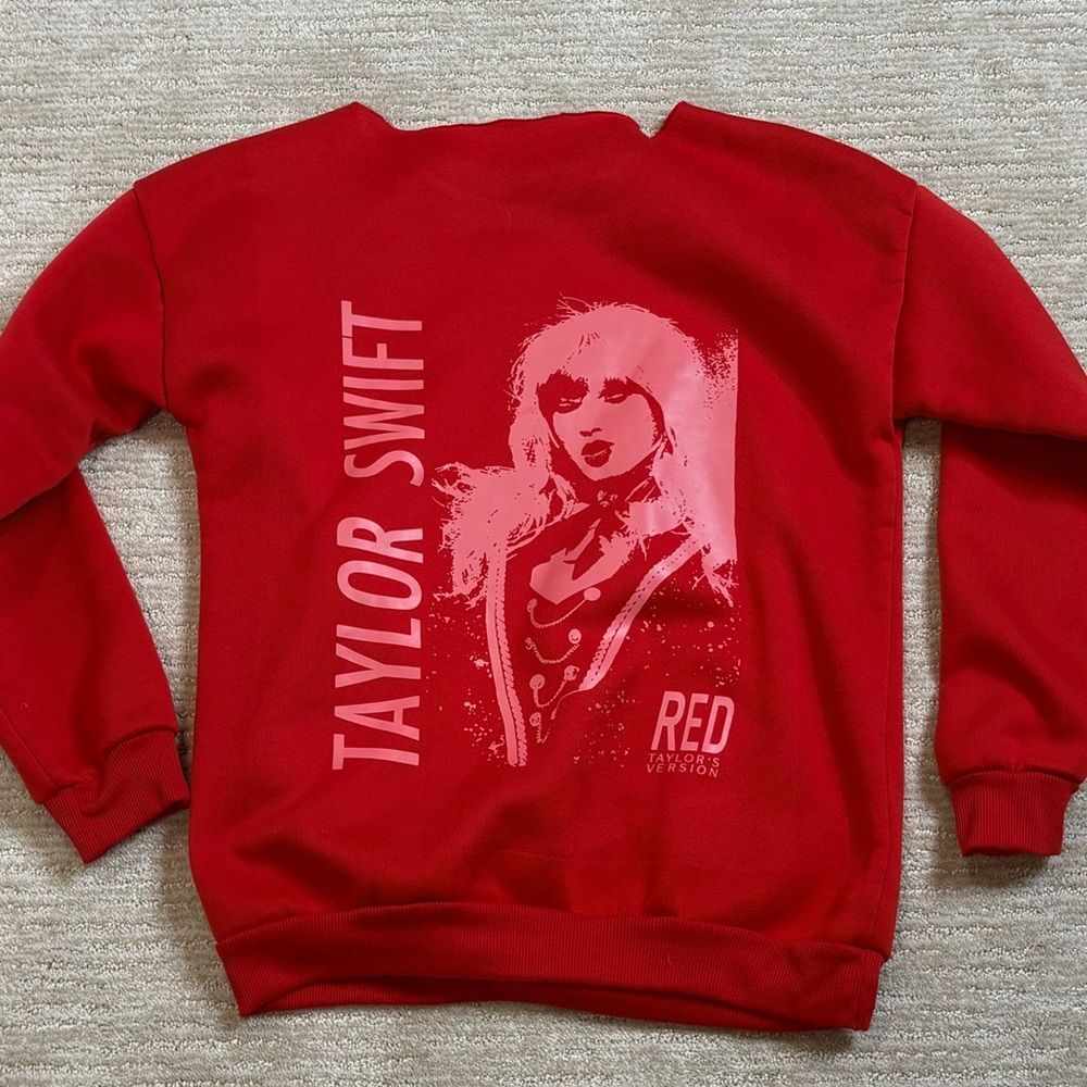 Taylor Swift The Eras Tour RED Taylor's Version Fleece Sweatshirt Size Large - Picture 9 of 9